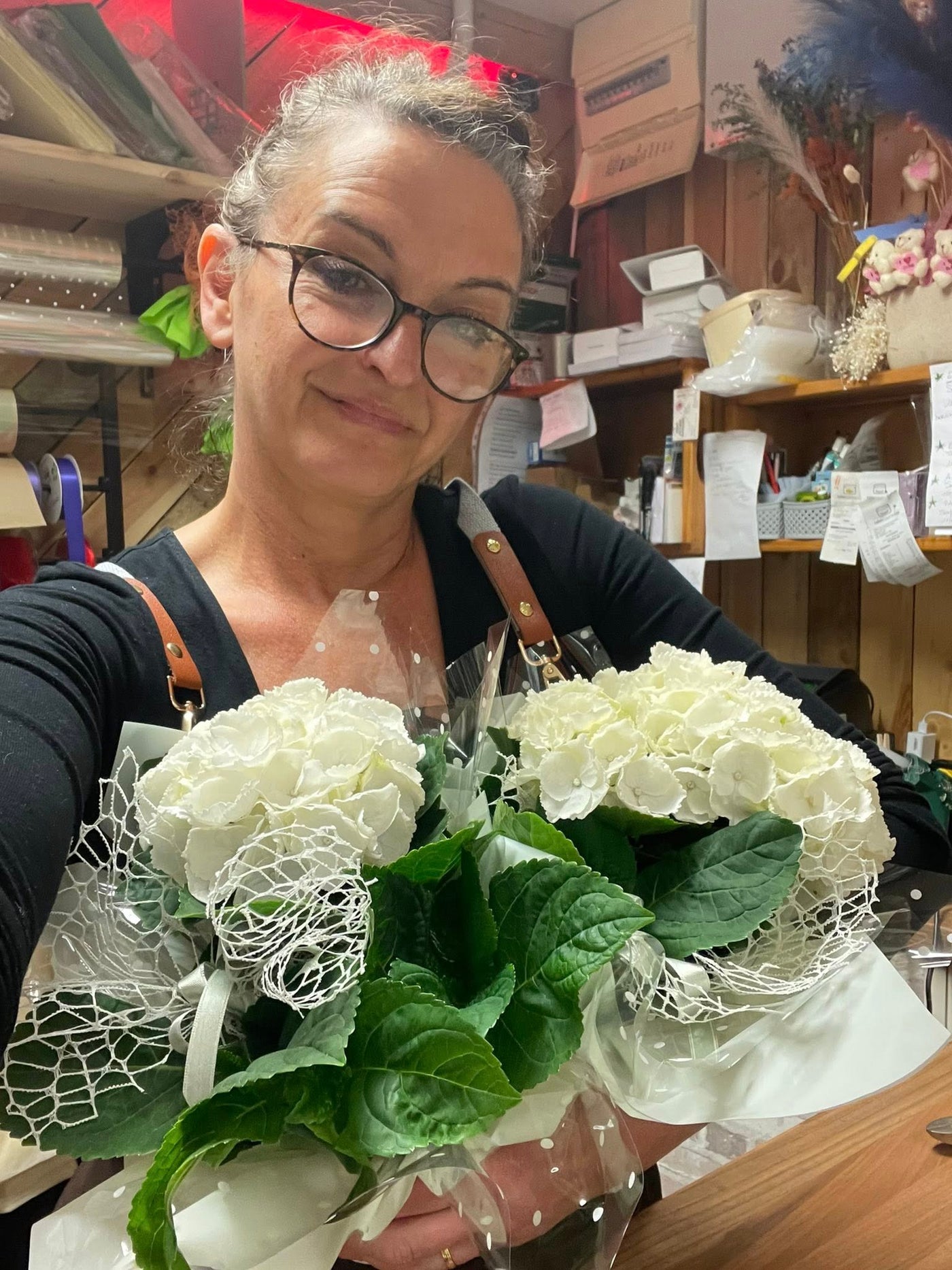Loiri of Great Victoria Blossoms with white hydrangeas